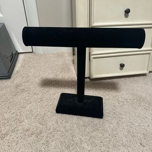 Medium size bracelet/necklace holder